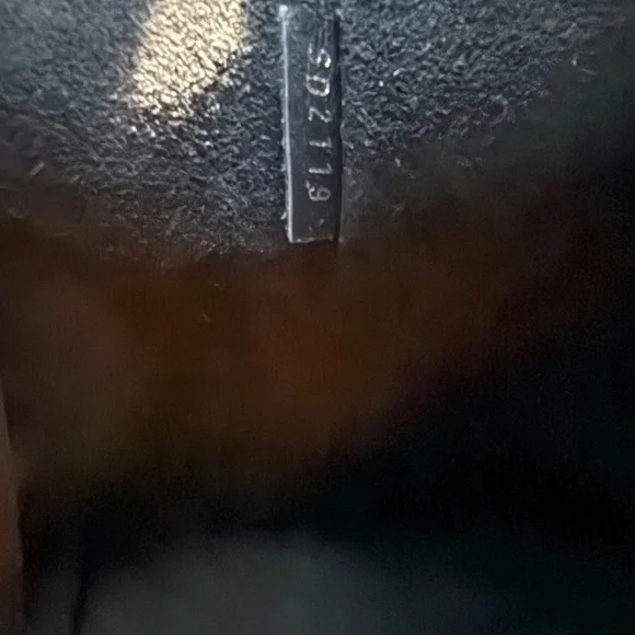 Louis Vuitton V Tote - Picture 5 of 11